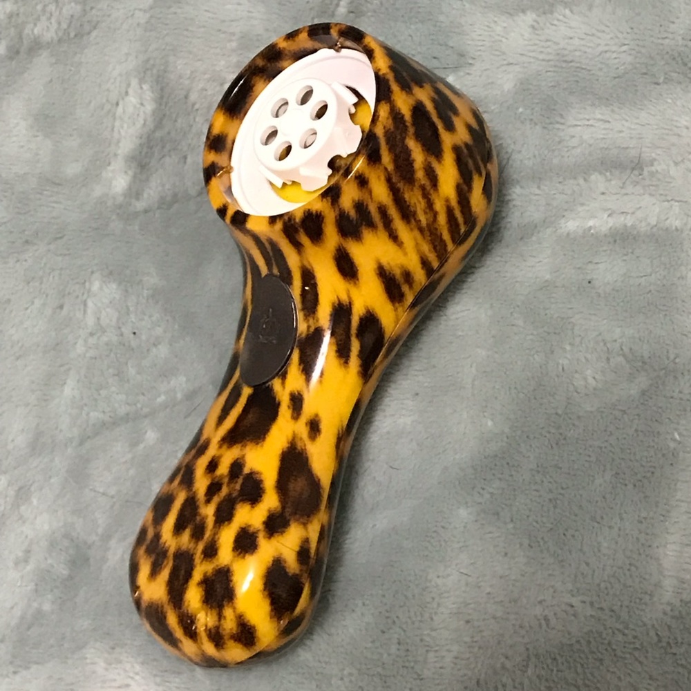 Clarisonic cheetah Mia